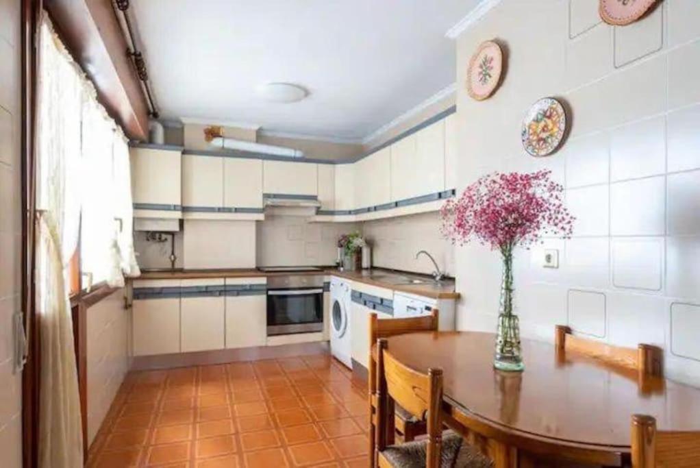 Ferienwohnung Luminoso Piso Grande Con Garaje En El Centro. Santander Exterior foto